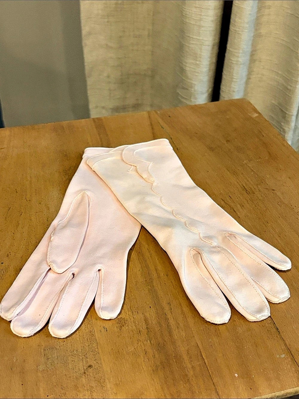 Vintage Pink Gloves with Beautiful Scalloped Detail